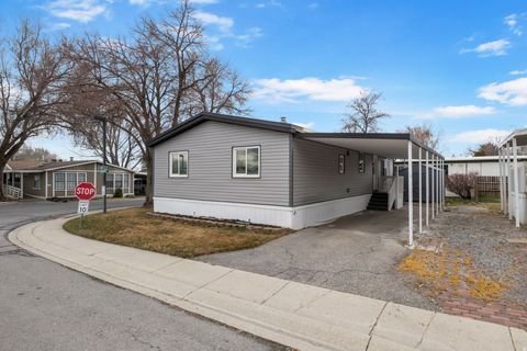 Photo of 562 LANCELOT DR #60, North Salt Lake, UT 84054 (MLS # 2137057)