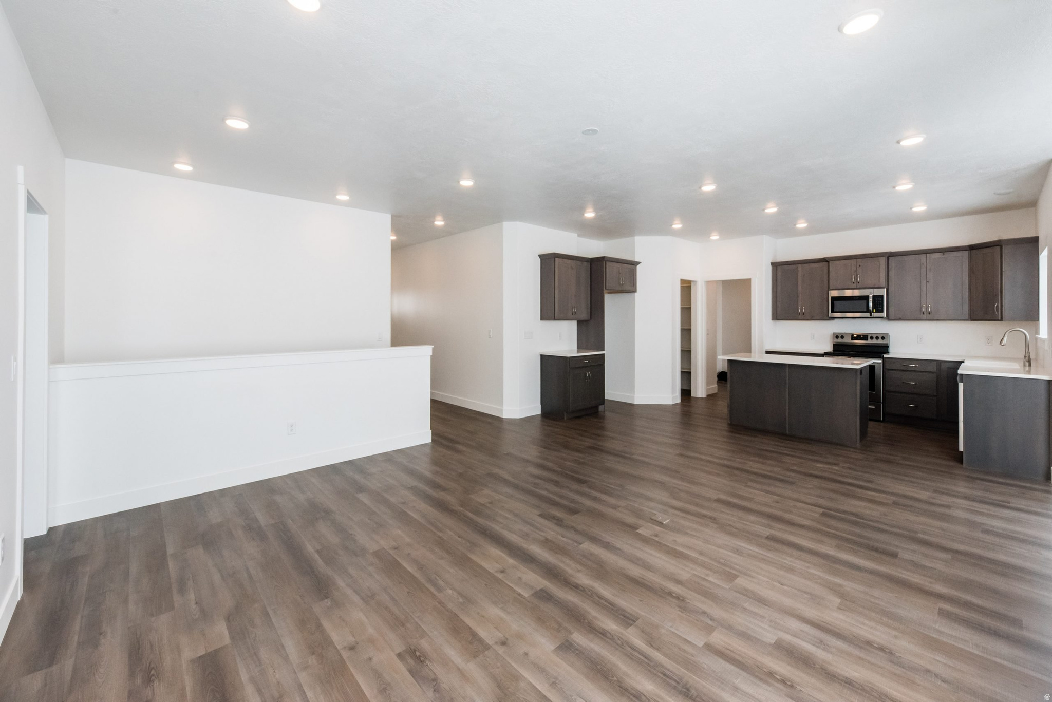 SMILING H - Residential