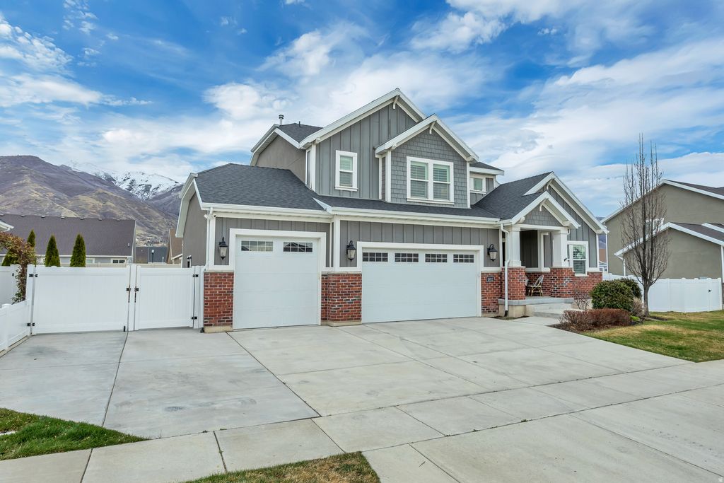 Photo of 1892 N FROST DR, Farmington, UT 84025 (MLS # 2143541)