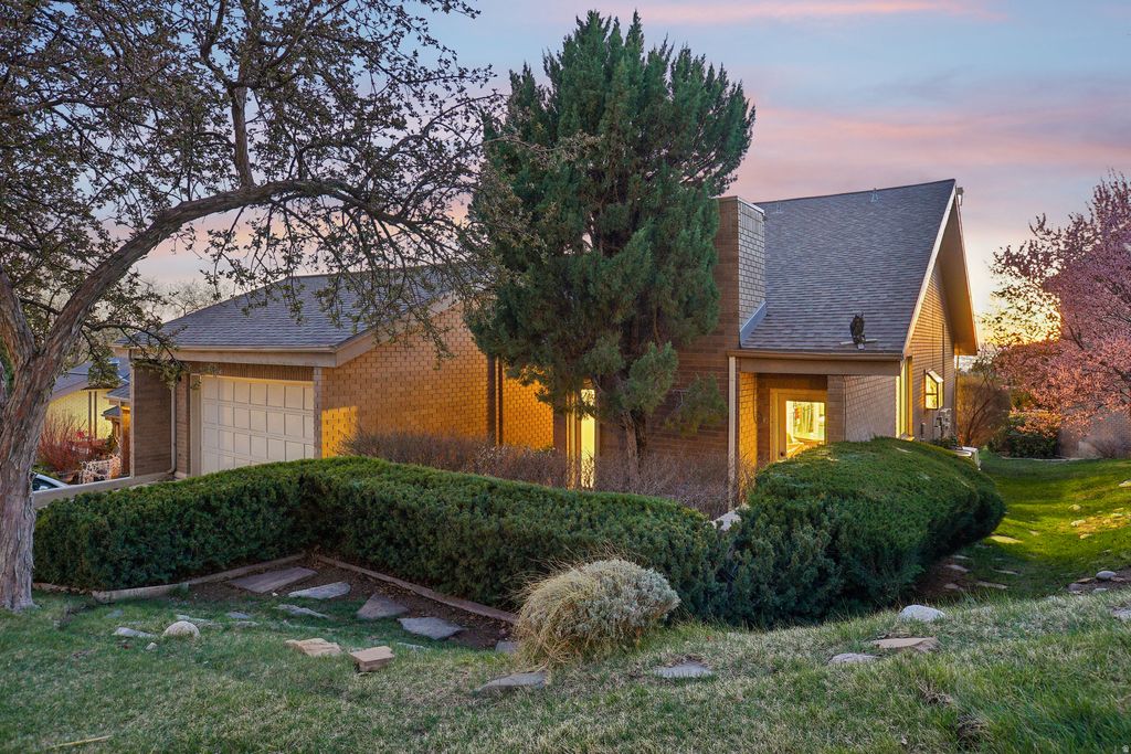 Photo of 819 N JUNIPERPOINT DR, Salt Lake City, UT 84103 (MLS # 2147264)