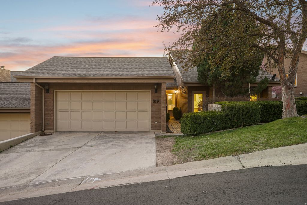 Photo of 819 N JUNIPERPOINT DR, Salt Lake City, UT 84103 (MLS # 2147264)