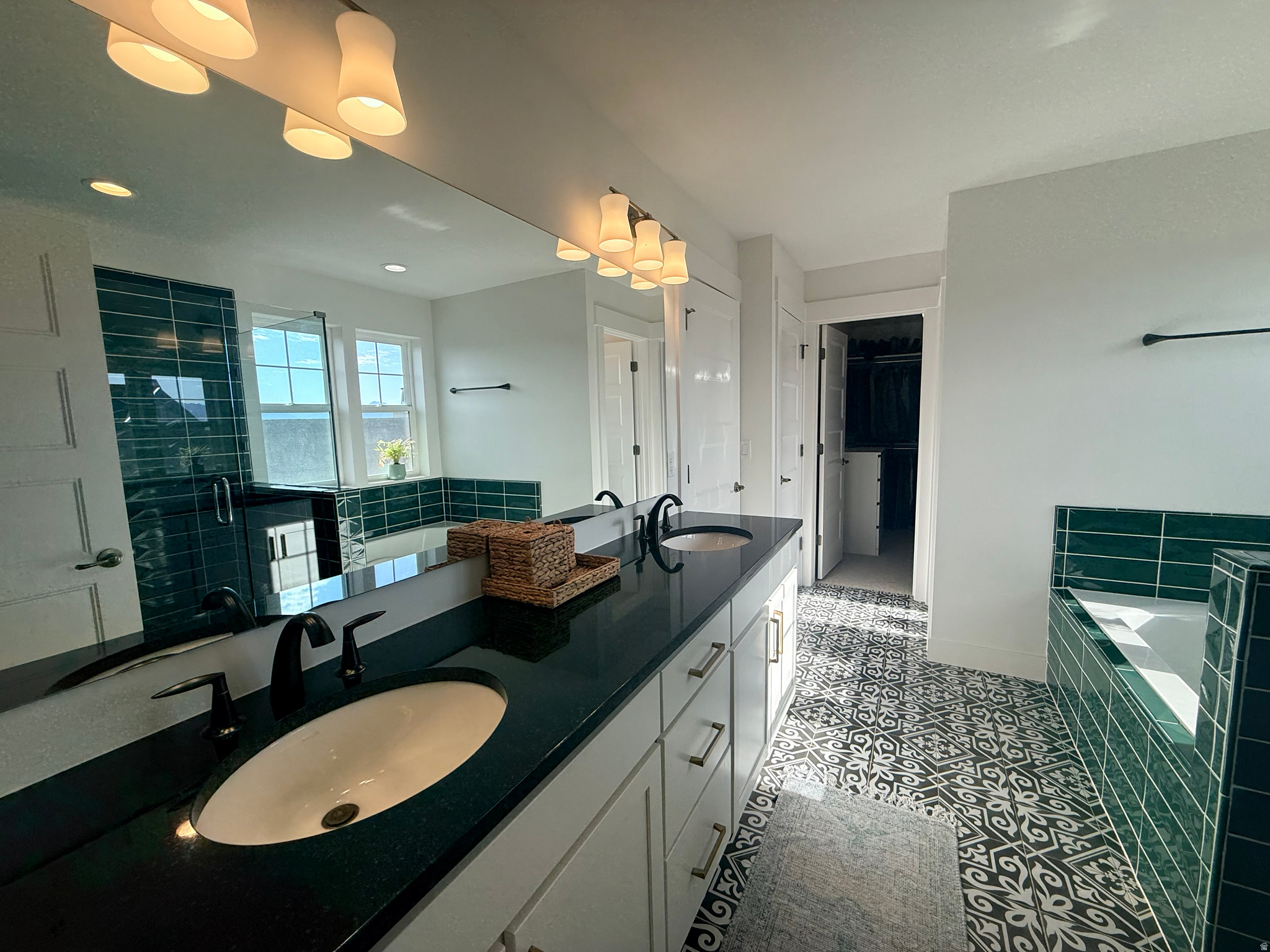 DAYBREAK - Residential