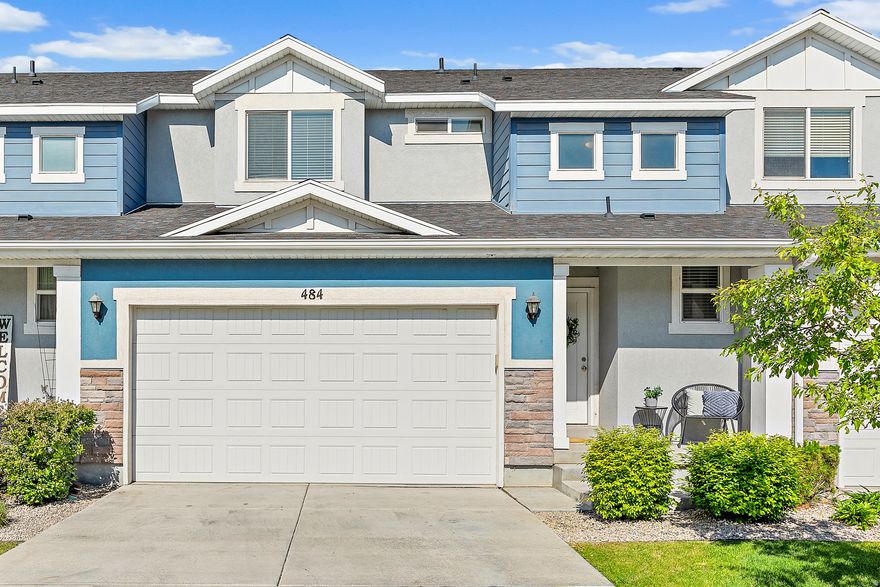 Great American Fork location with easy access to I-15, shopping, and dining. This townhome offers an excellent floor plan with plenty of room to grow, including an unfinished basement ready for your personal touch or future expansion. A fantastic opportunity that checks all the boxes!  Square footage figures are provided as a courtesy estimate only and were obtained from the county records .  Buyer is advised to obtain an independent measurement.