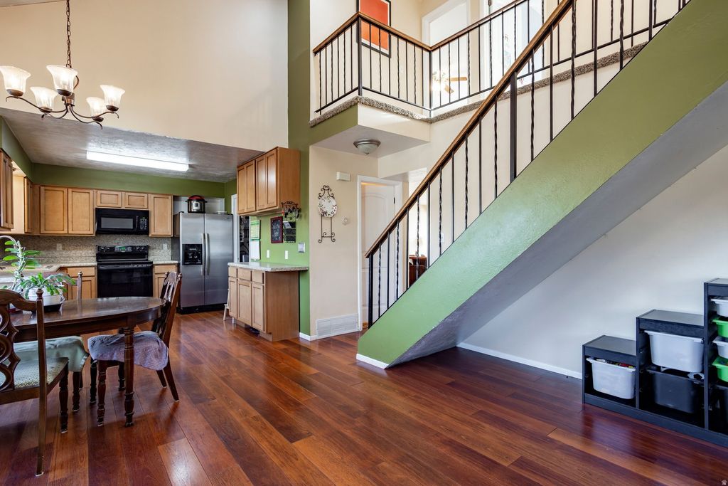 Photo of 4986 S HENSLEY CIR, Taylorsville, UT 84129 (MLS # 2143095)