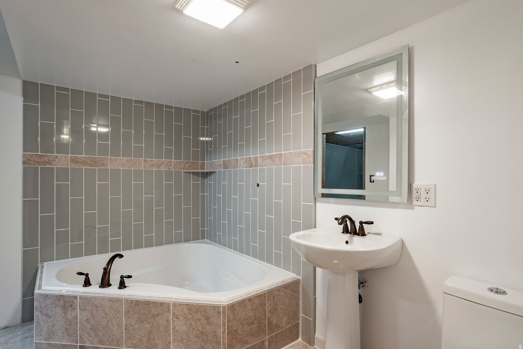 THOMAS ESTATES #4 - Residential