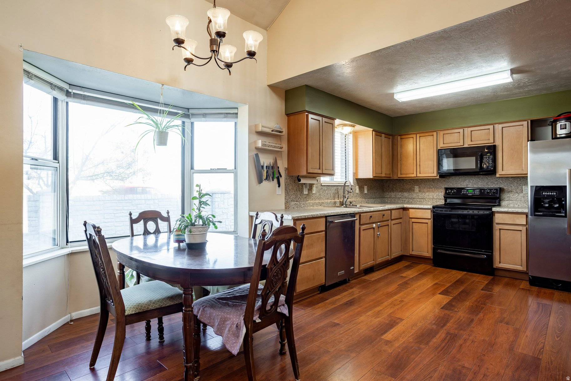 THOMAS ESTATES #4 - Residential