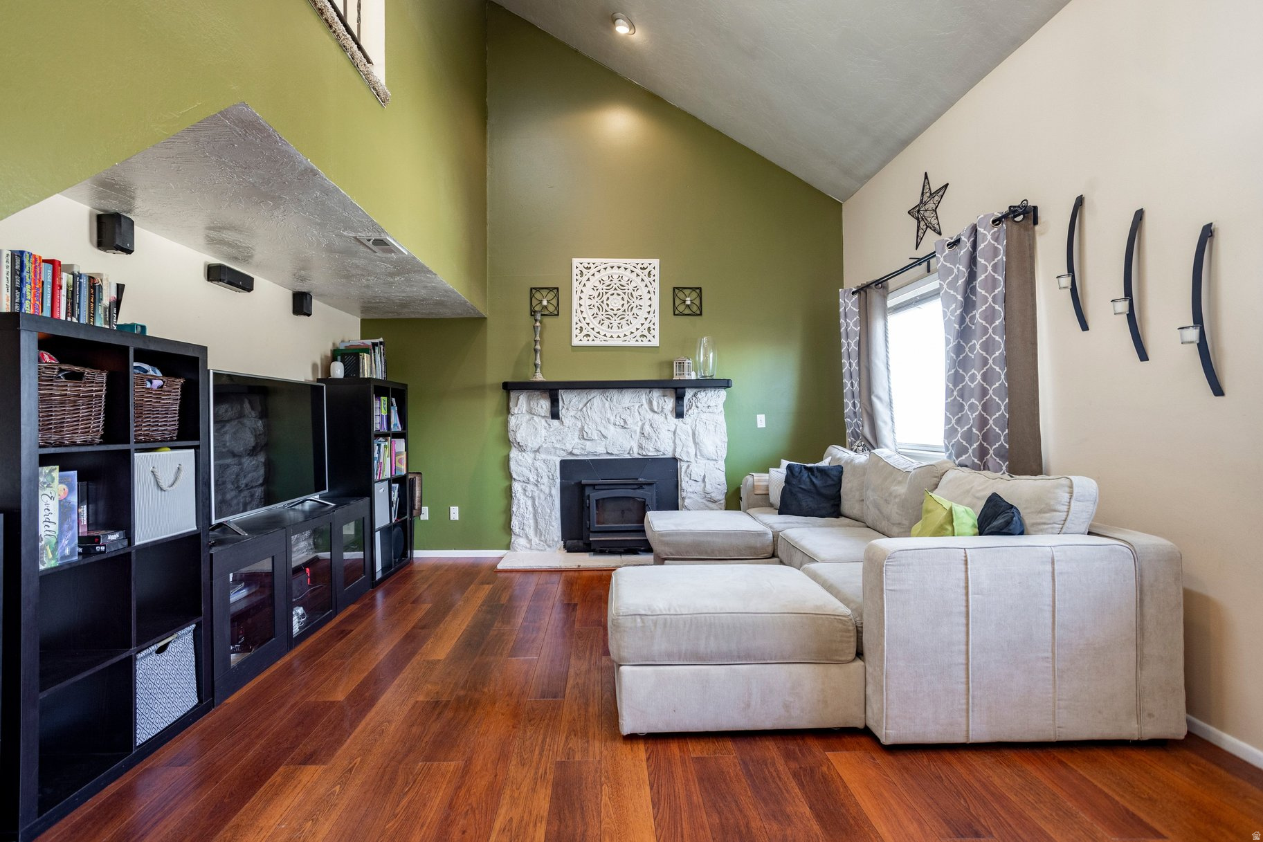 THOMAS ESTATES #4 - Residential