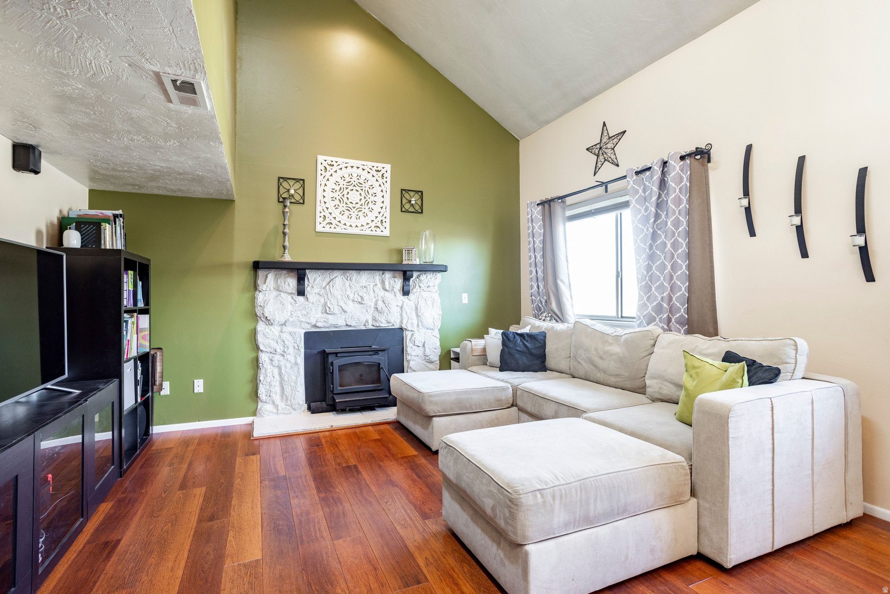 THOMAS ESTATES #4 - Residential