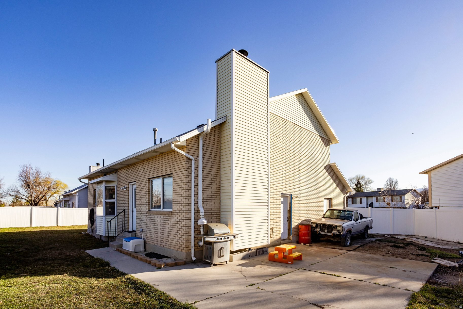 THOMAS ESTATES #4 - Residential