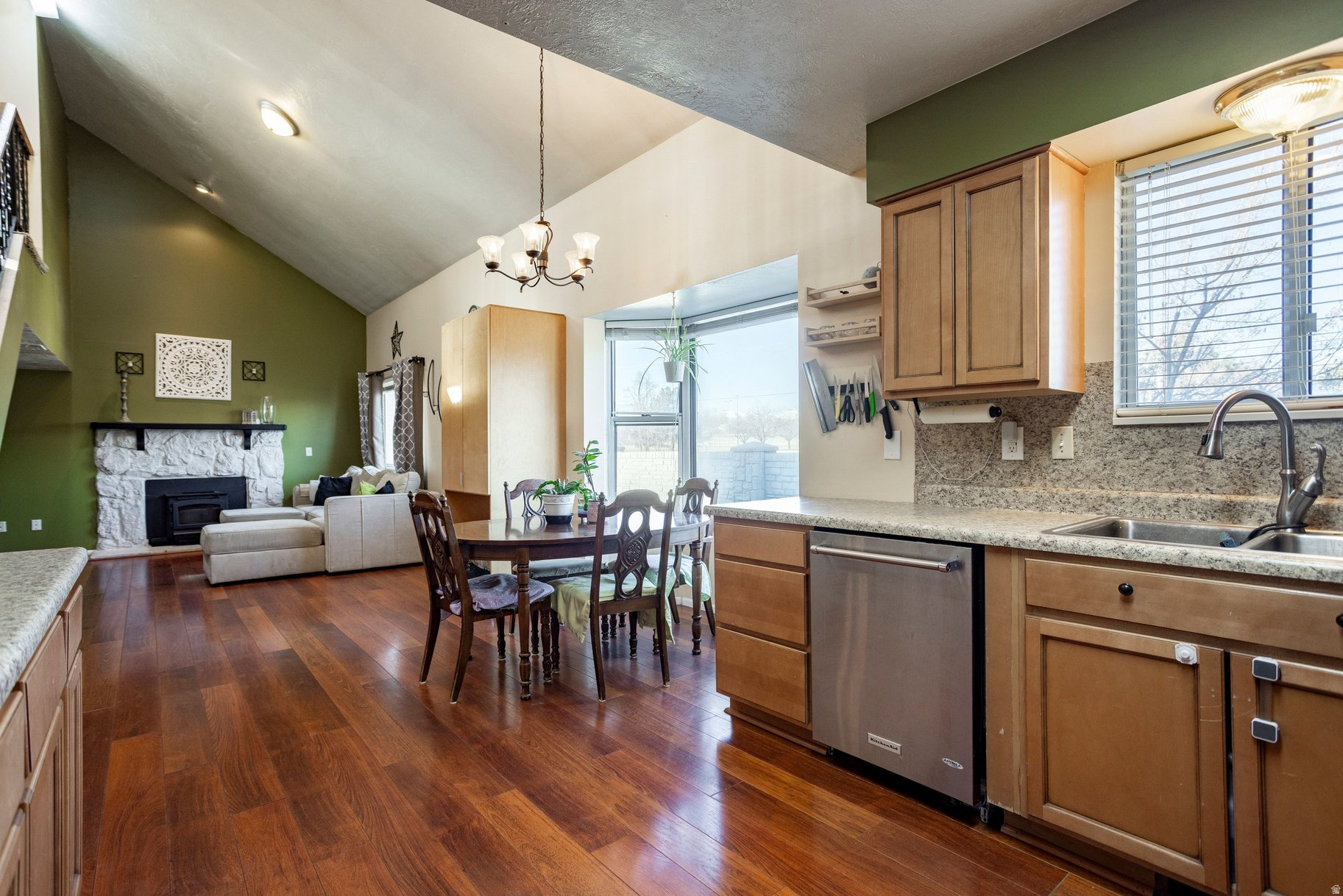 THOMAS ESTATES #4 - Residential