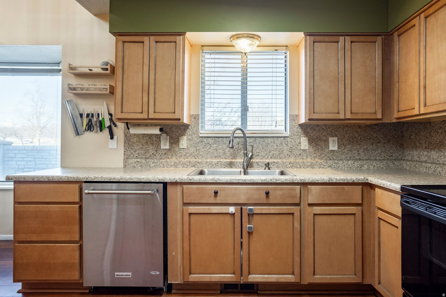 THOMAS ESTATES #4 - Residential