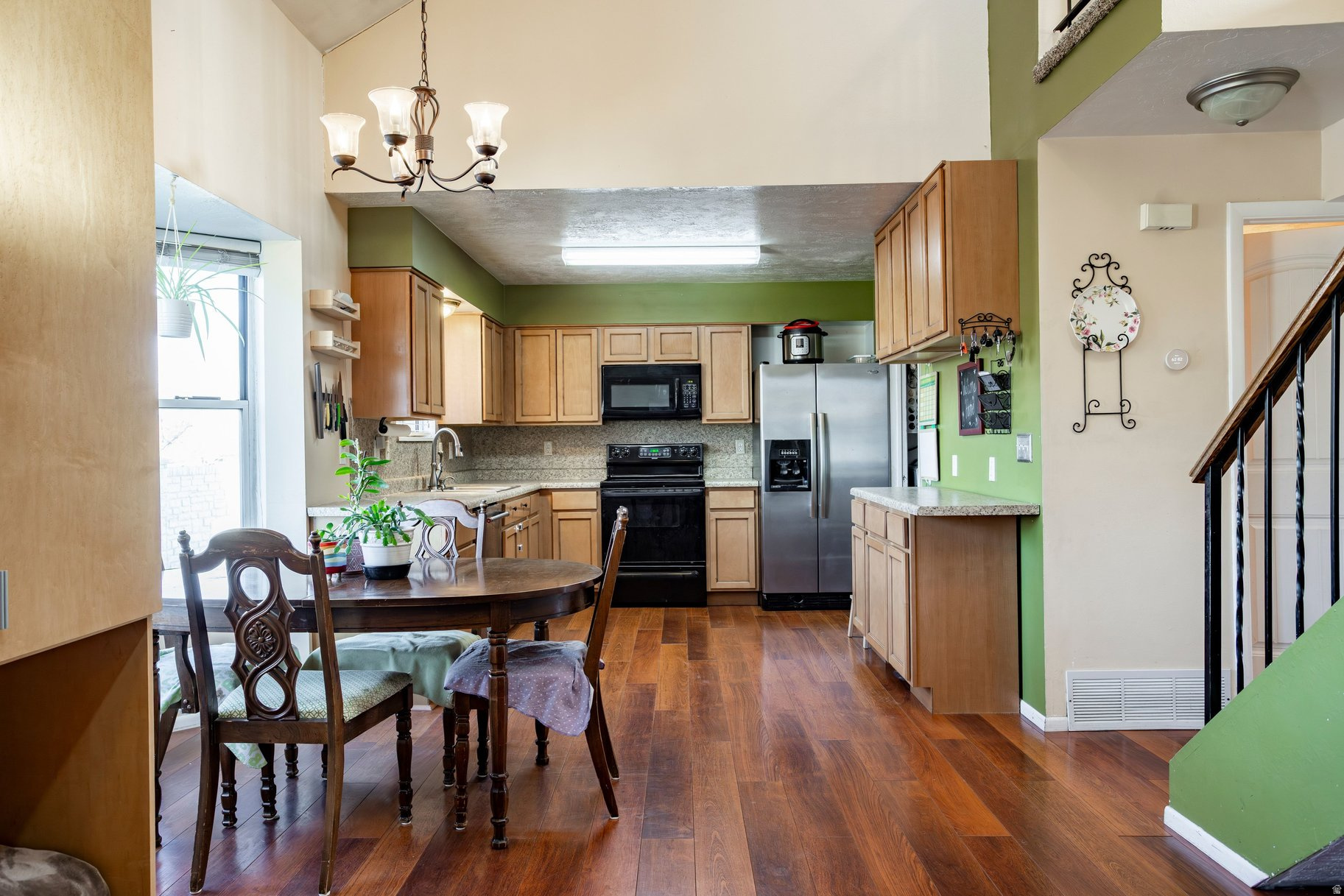 THOMAS ESTATES #4 - Residential