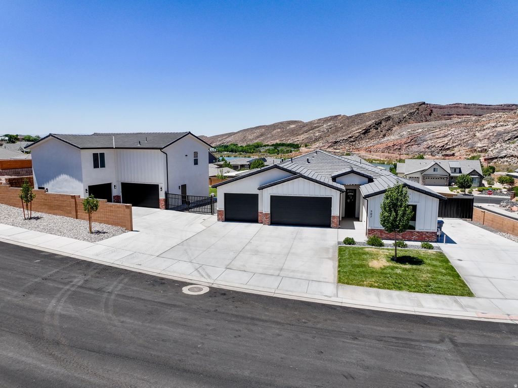 Photo of 507 N 3650 W, Hurricane, UT 84737 (MLS # 2153603)