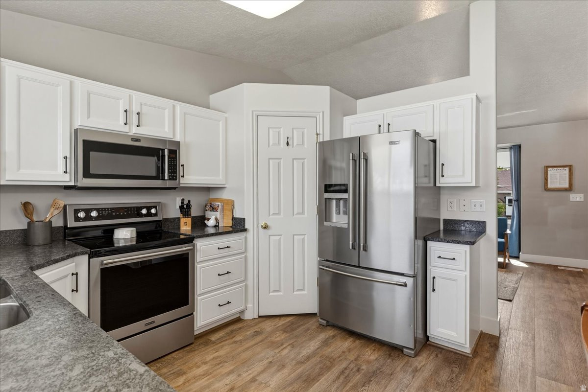 BRIER POINTE - Residential
