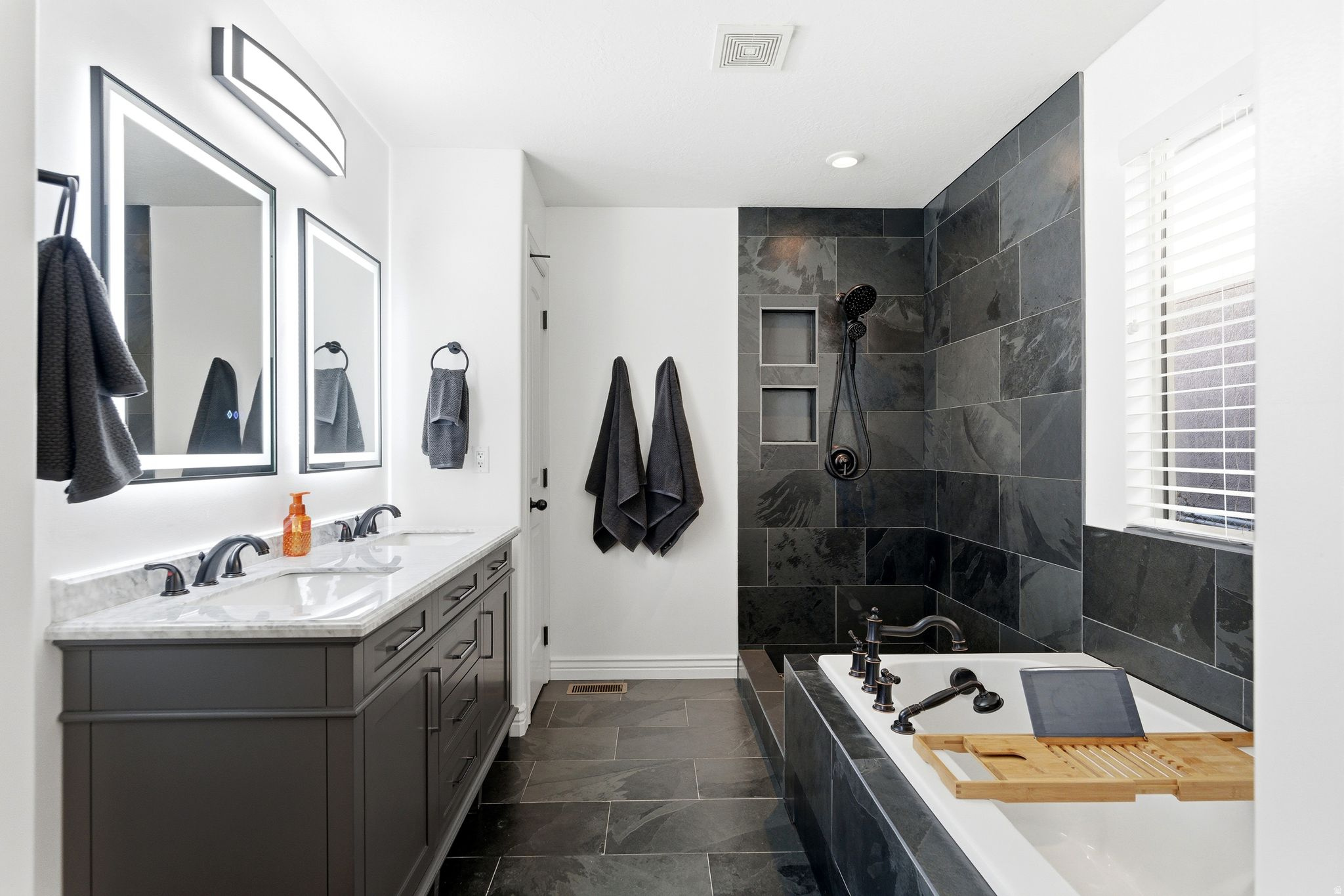 WESTERN SPRINGS - Residential