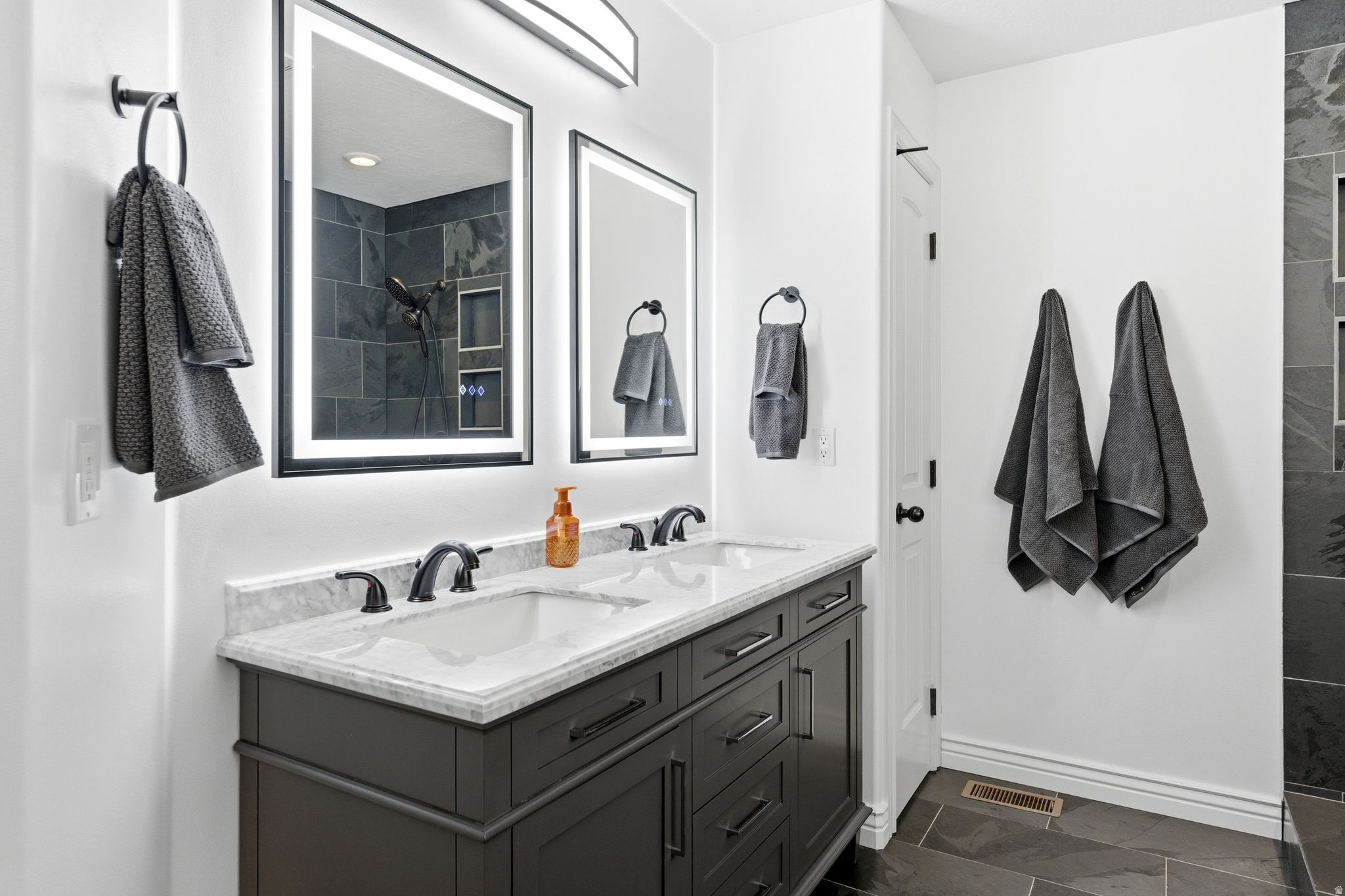 WESTERN SPRINGS - Residential