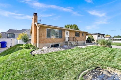 Tiny photo for 935 N 325 W, Bountiful, UT 84010 (MLS # 2188896)