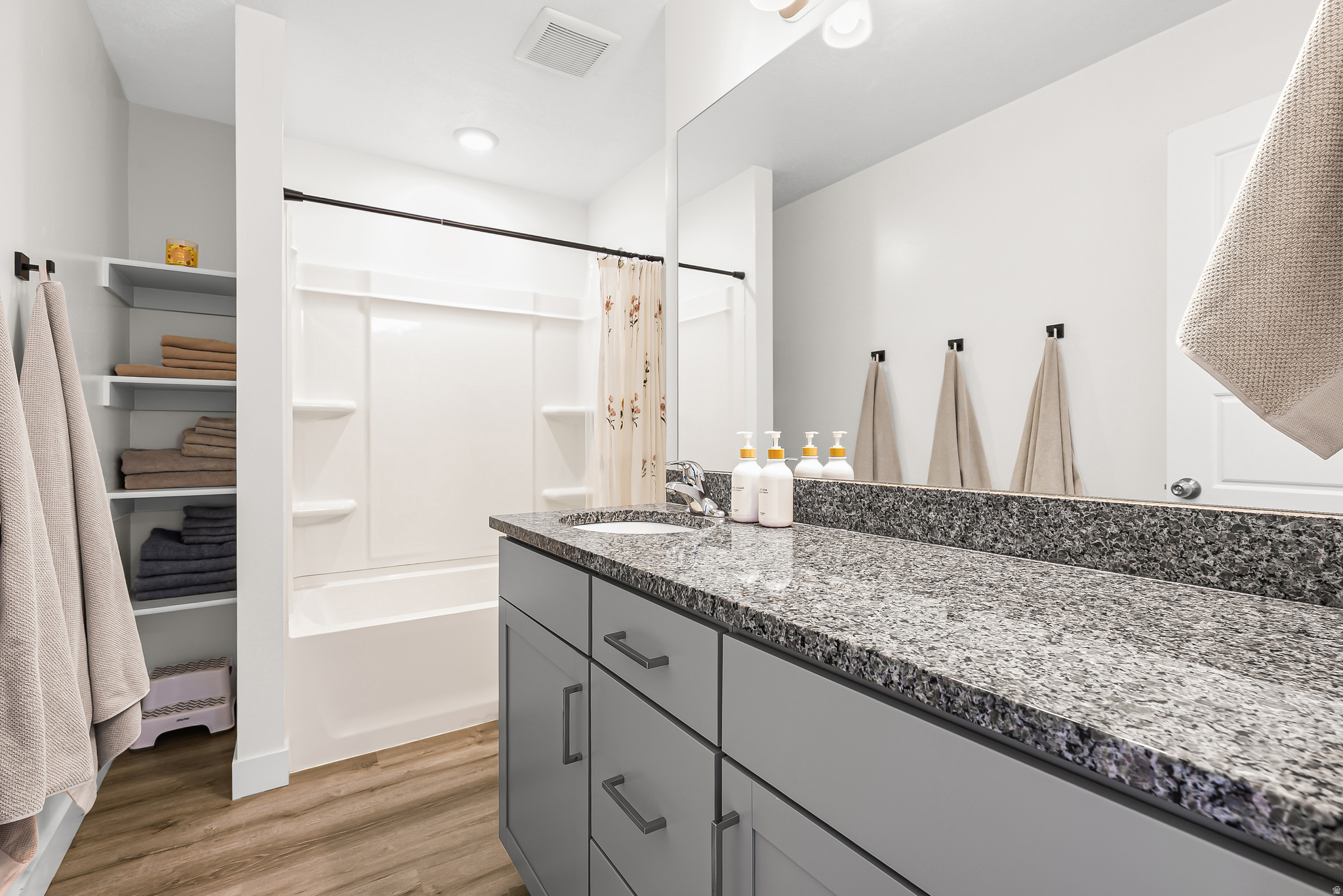 AF CROSSING - Residential