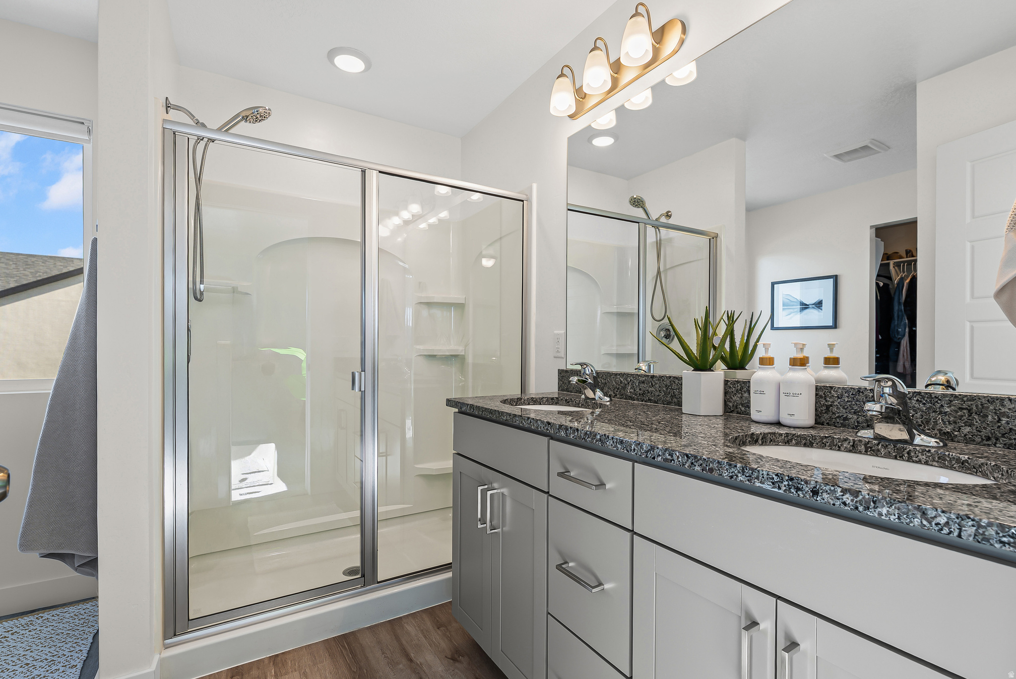 AF CROSSING - Residential