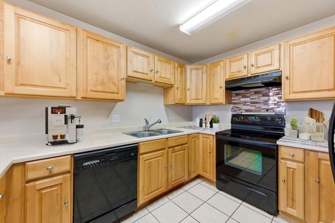 Tiny photo for 1245 E PRIVET DR S #429, Cottonwood Heights, UT 84121 (MLS # 2122632)
