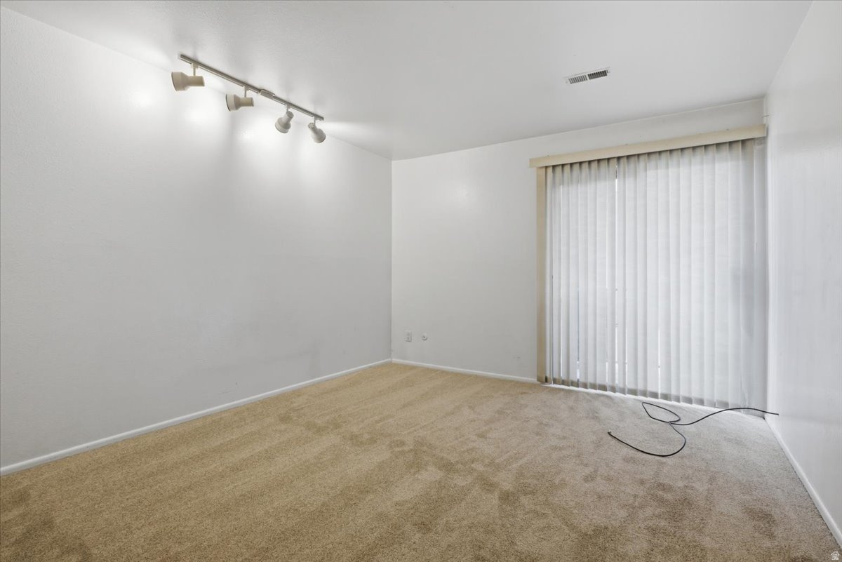 CREEKSIDE EAST CONDM - Residential