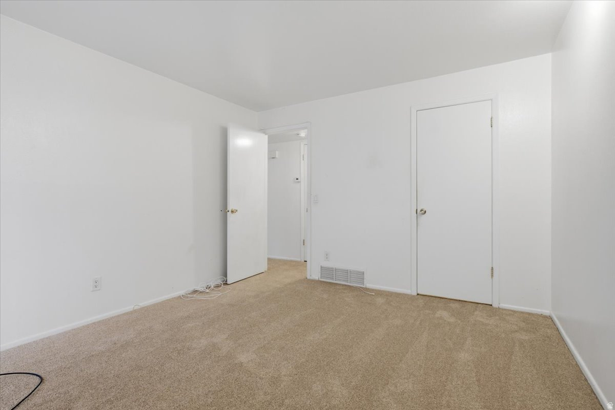 CREEKSIDE EAST CONDM - Residential