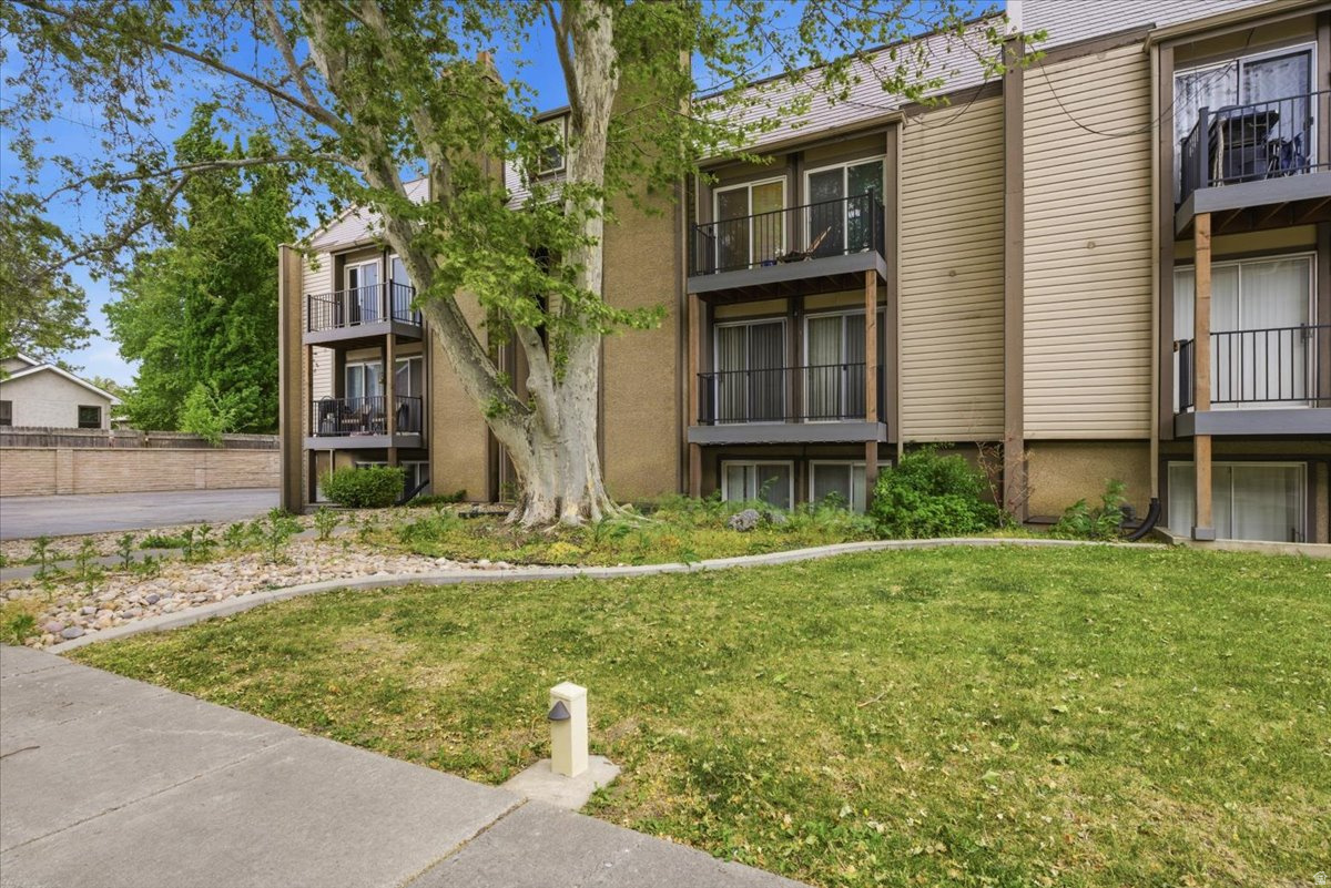 CREEKSIDE EAST CONDM - Residential