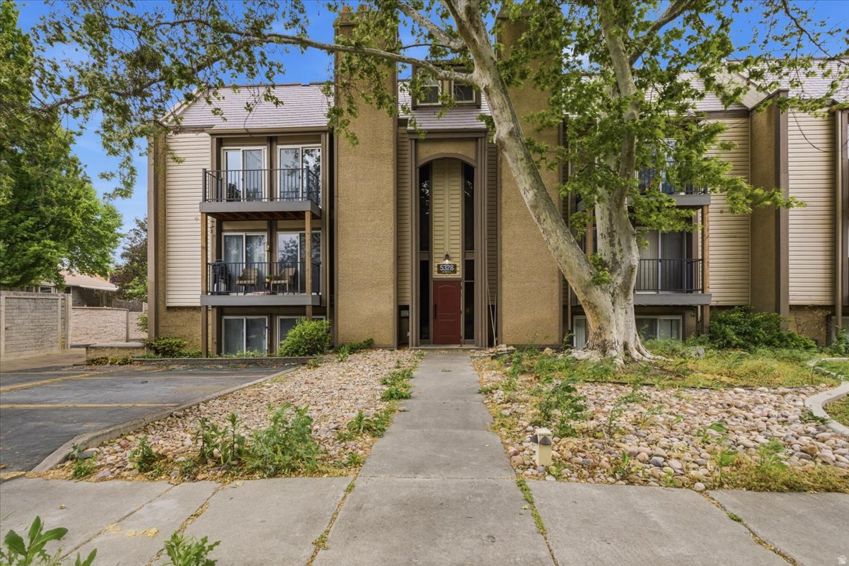 CREEKSIDE EAST CONDM - Residential