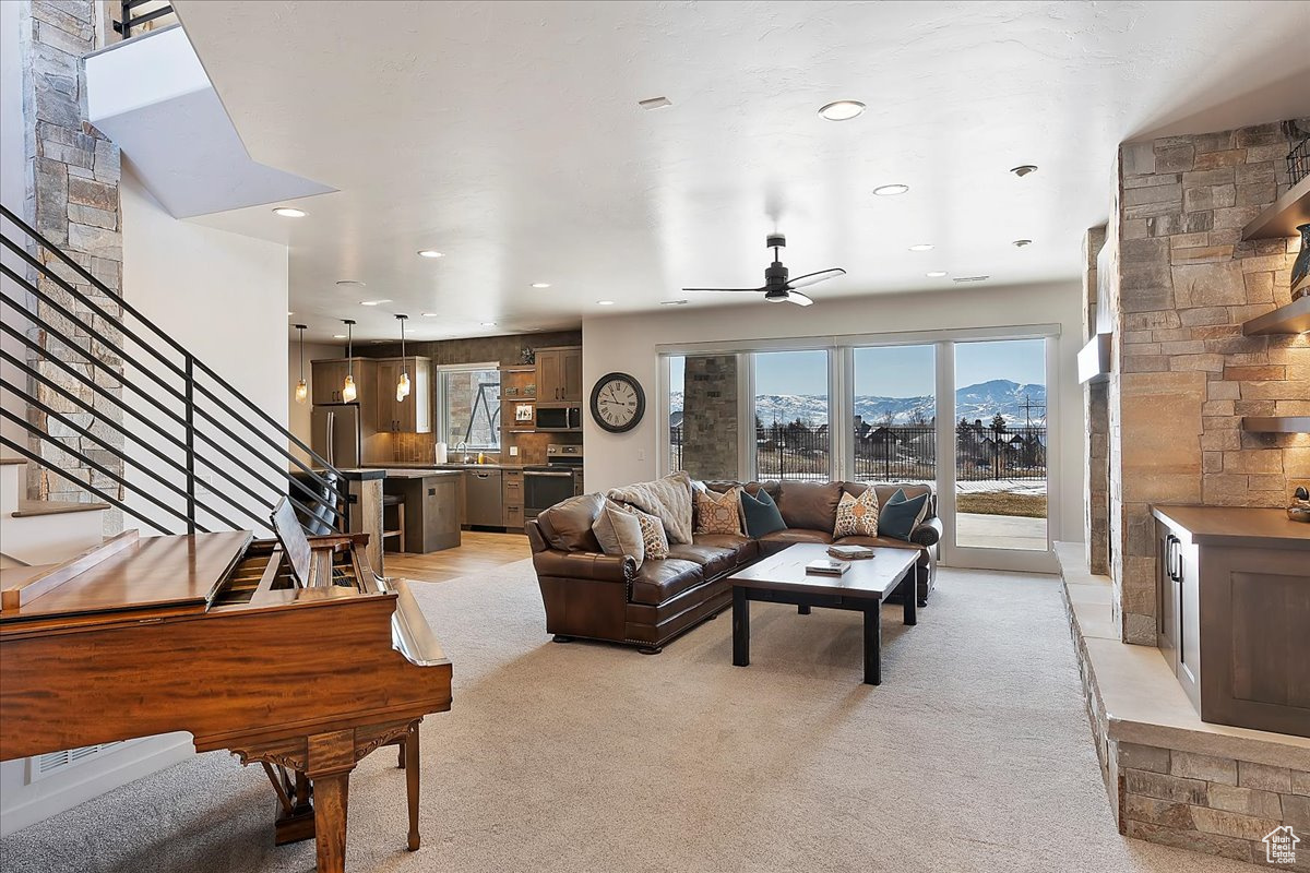 EAGLE RIDGE - Residential