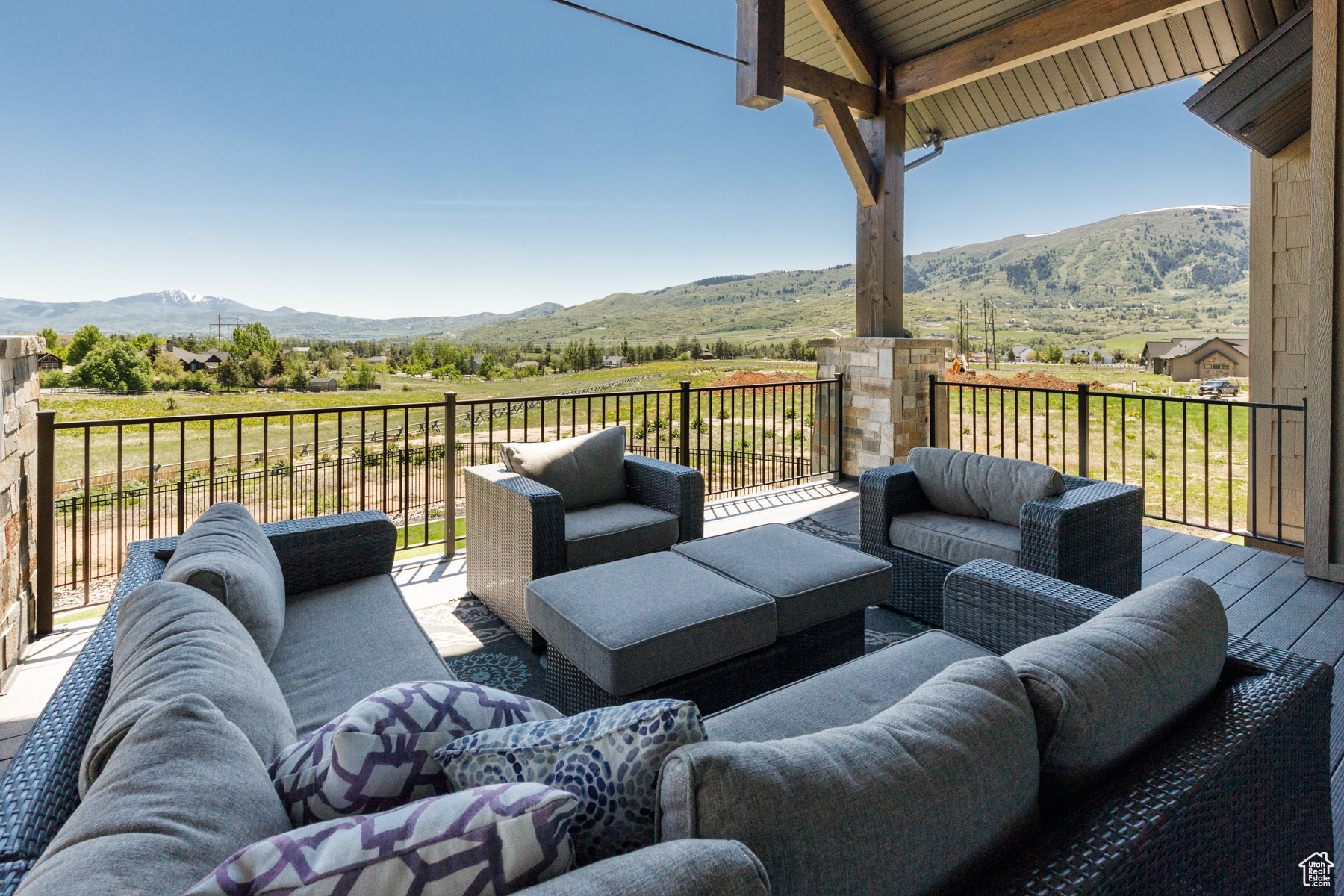 EAGLE RIDGE - Residential