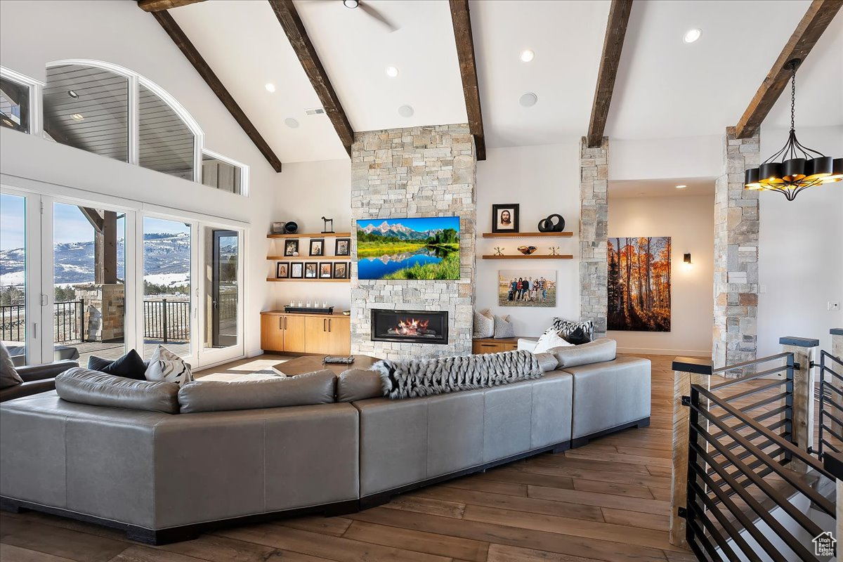 EAGLE RIDGE - Residential