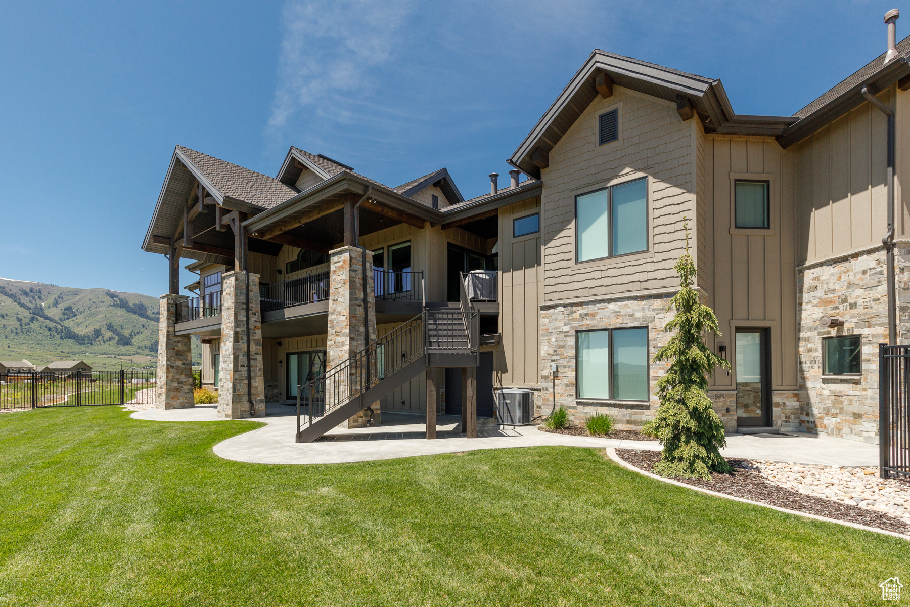 EAGLE RIDGE - Residential
