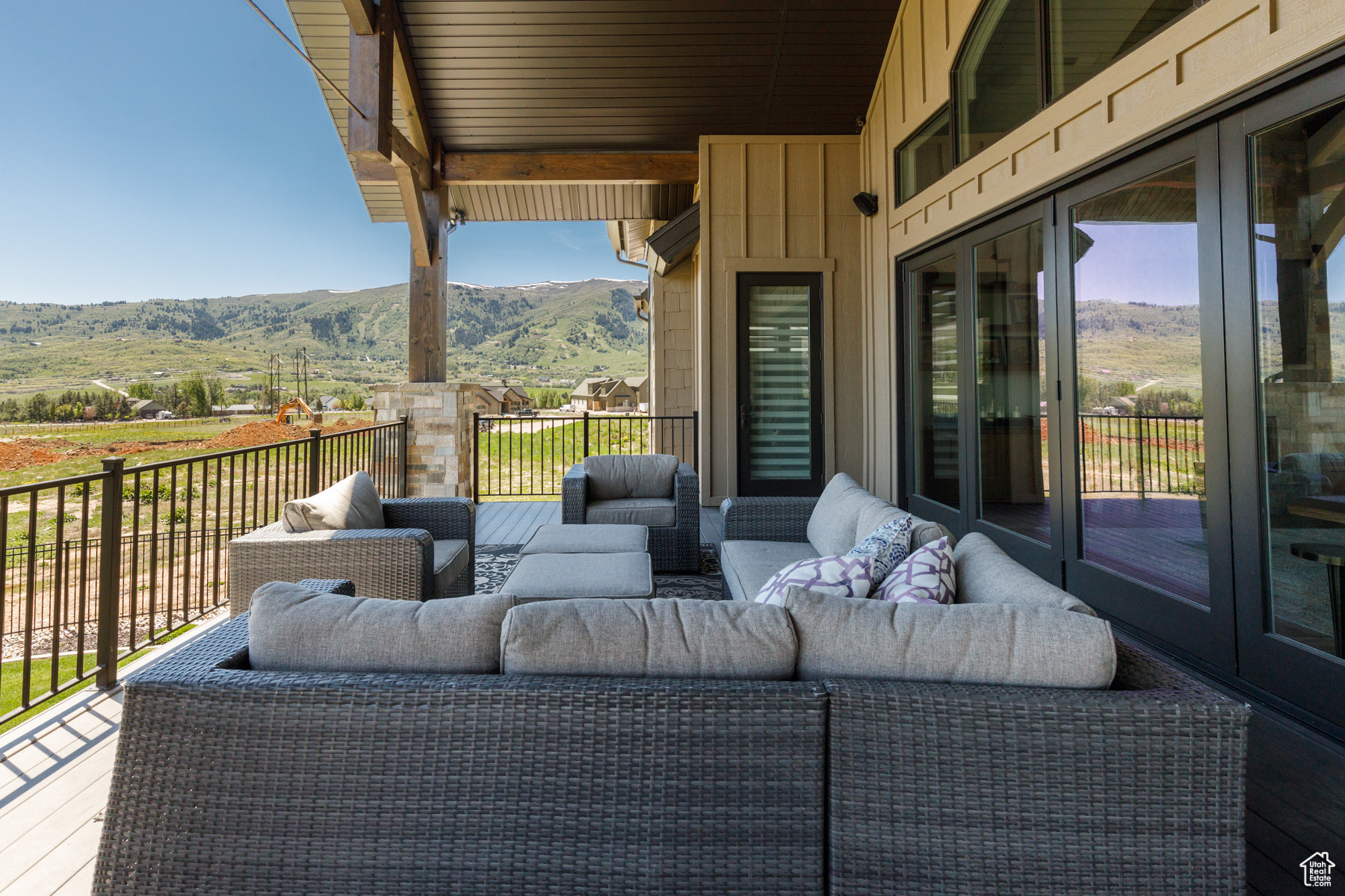 EAGLE RIDGE - Residential