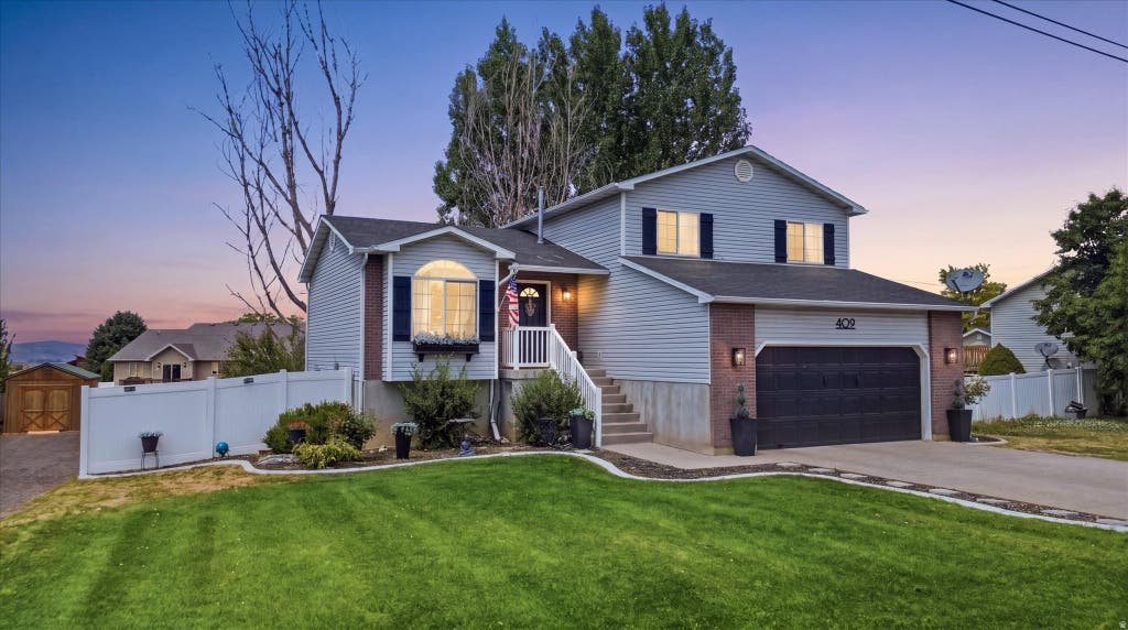 Photo of 409 N 100 W, Hyde Park, UT 84318 (MLS # 2178015)