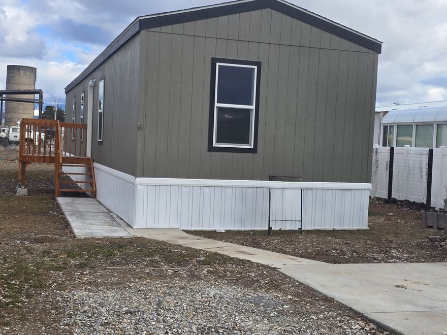 Wow, BRAND NEW Single Wide Mobile Home, will arrive in the park on Nov 2nd, be available to move in on Nov.15th.  New appliances, large master w/own bathroom, walk in closet. Buyers must be approved by the park before buying the home.