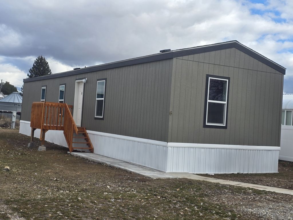 Photo of 6 N SUNRISE DR W, Preston, ID 83263 (MLS # 2118981)