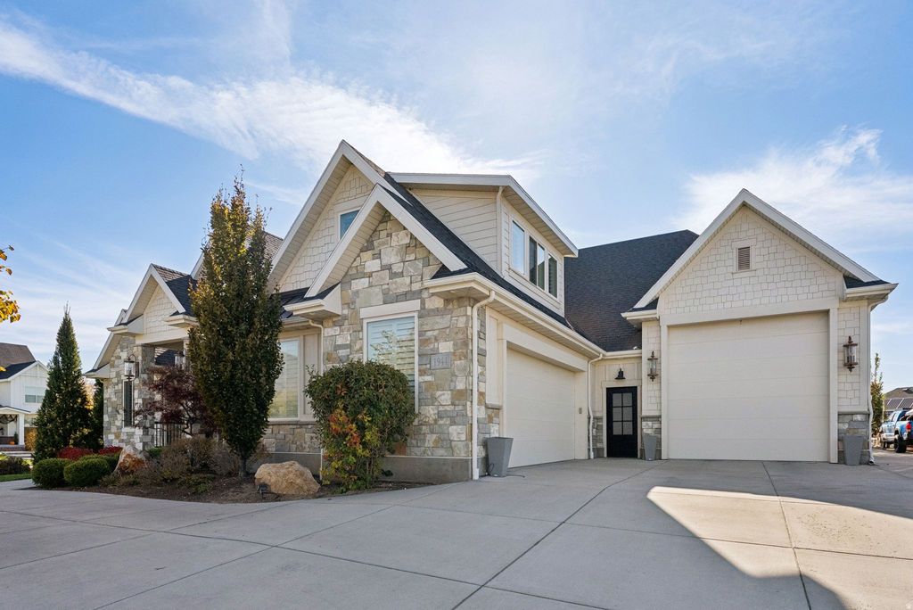 Photo of 1944 KERRYBROOK DR, Kaysville, UT 84037 (MLS # 2120745)