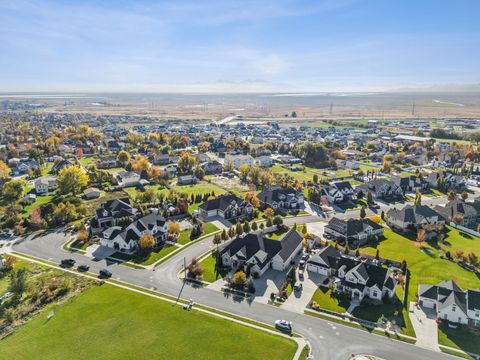 Tiny photo for 1944 KERRYBROOK DR, Kaysville, UT 84037 (MLS # 2120745)