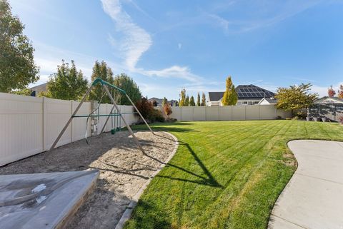 Tiny photo for 1944 KERRYBROOK DR, Kaysville, UT 84037 (MLS # 2120745)