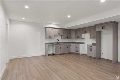 Tiny photo for 1085 S 500 E, Salem, UT 84653 (MLS # 2114735)