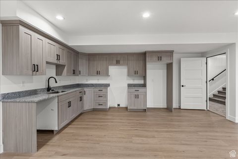 Tiny photo for 1085 S 500 E, Salem, UT 84653 (MLS # 2114735)