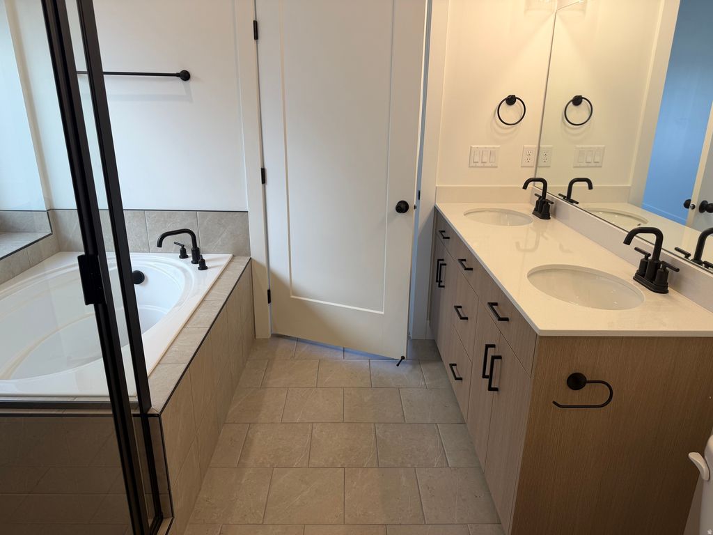 Photo of 2663 S 2430 #117 W, Syracuse, UT 84075 (MLS # 2118502)