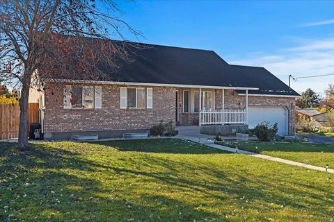 Photo of 160 E 400 N, Smithfield, UT 84335 (MLS # 2140060)