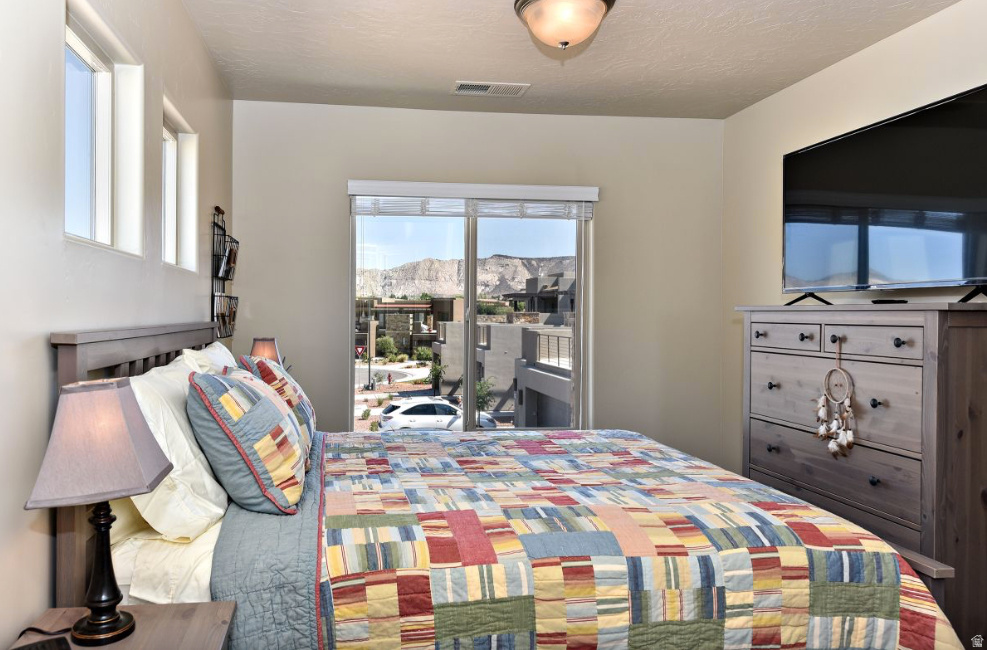 ESCAPES AT THE LEDGES 6 - Residential