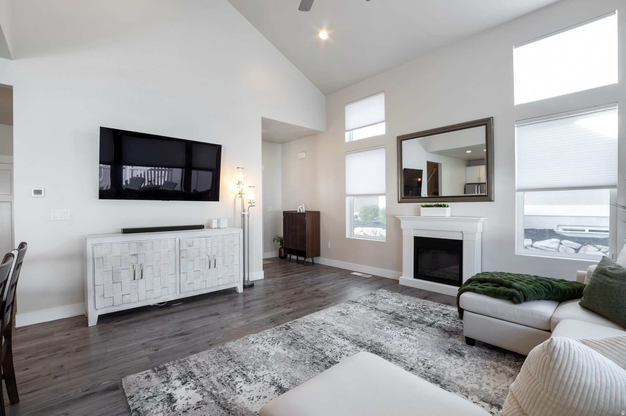 AUTUMN SKY - Residential