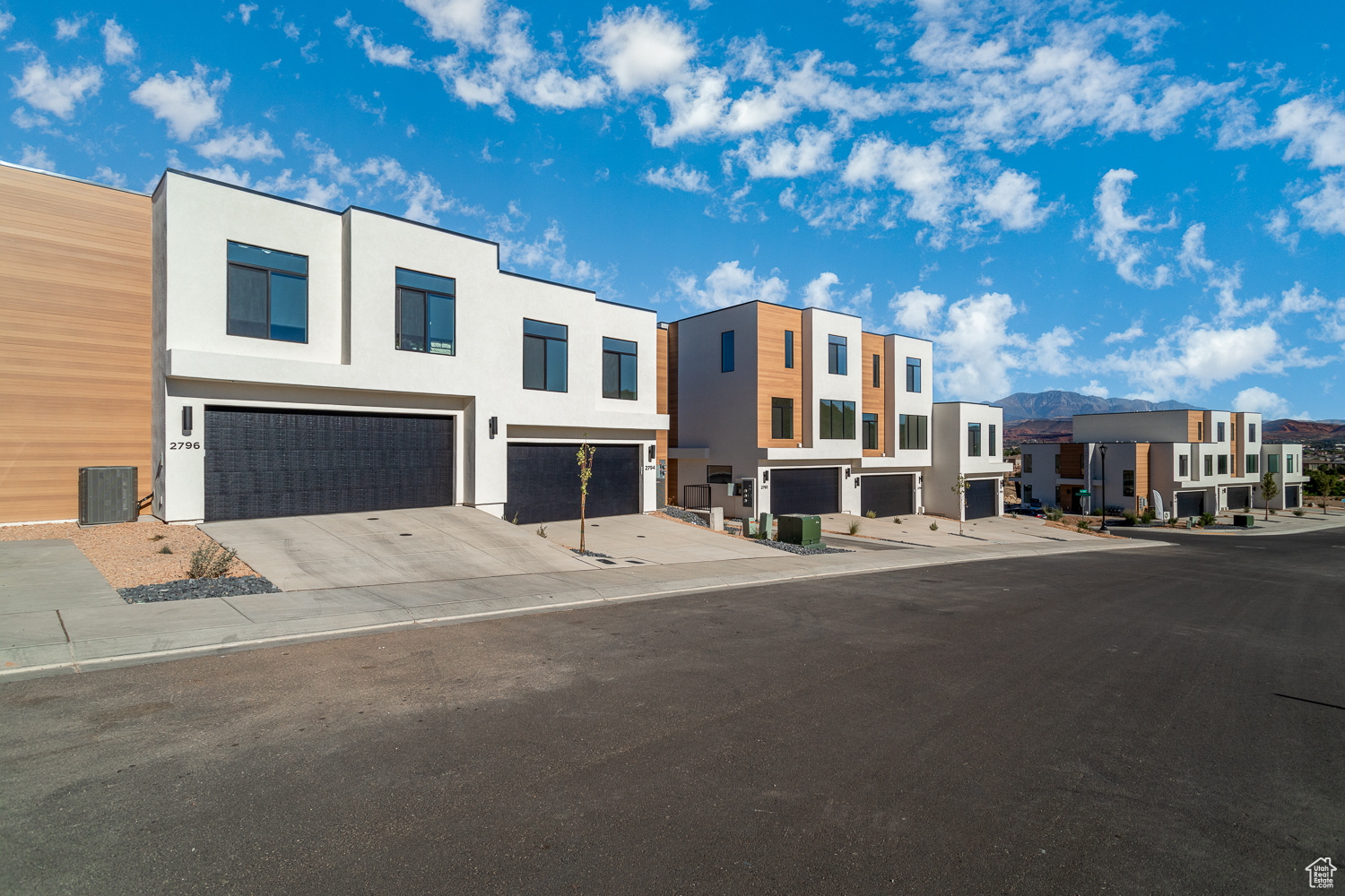 BECCO CREEK TOWNHOMES AT DIVARIO - Residential