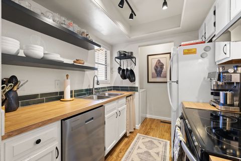 Tiny photo for 1075 COUNTRYWOODS CIR. Cir E #21A, Cottonwood Heights, UT 84047 (MLS # 2144414)