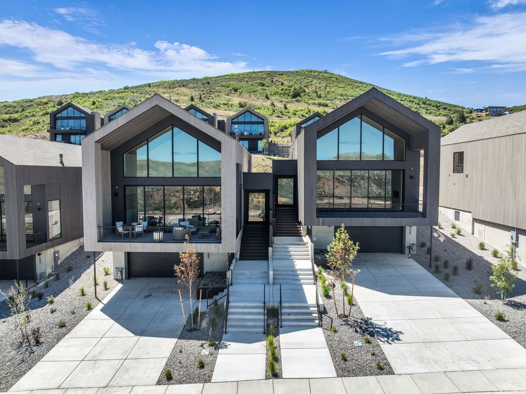 Photo of 7181 N SKYFALL DR #31, Kamas, UT 84036 (MLS # 2167633)