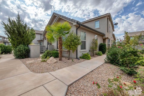 Photo of 1919 E FIESTA LN, Washington, UT 84780 (MLS # 2192330)