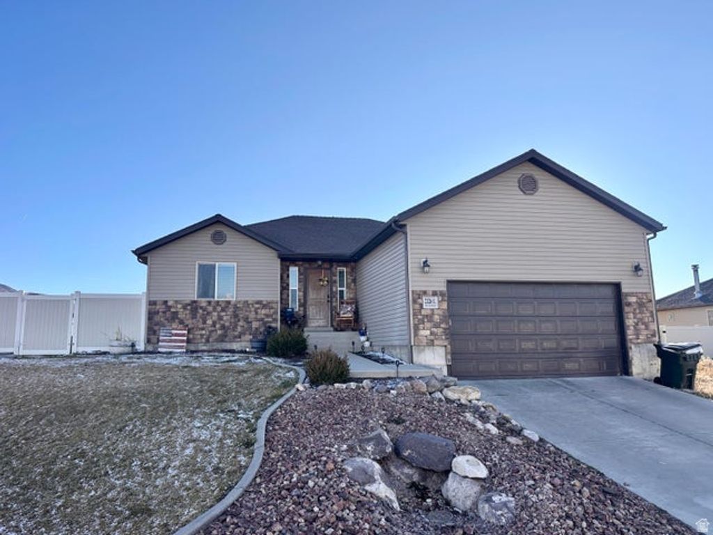 Photo of 2126 E RAVINE RD, Enoch, UT 84721 (MLS # 2130352)